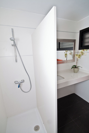 Bathroom 5, Amadores Beach Apartments, Las Palmas