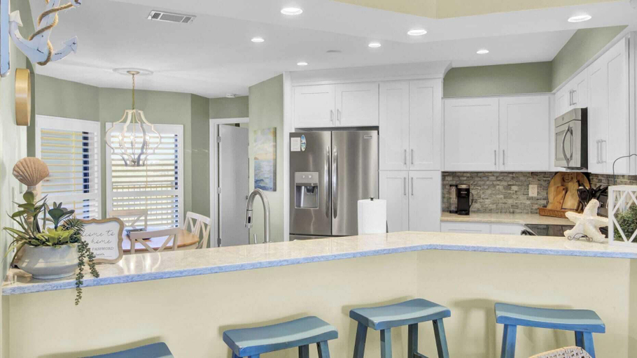 Others 5, 402 Summerhouse by Avantstay Beachfront Condo w/ Community Pool Access, Charleston