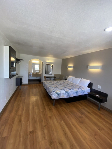 Bedroom 2, Motel 6 Bryan, TX - College Station, Brazos