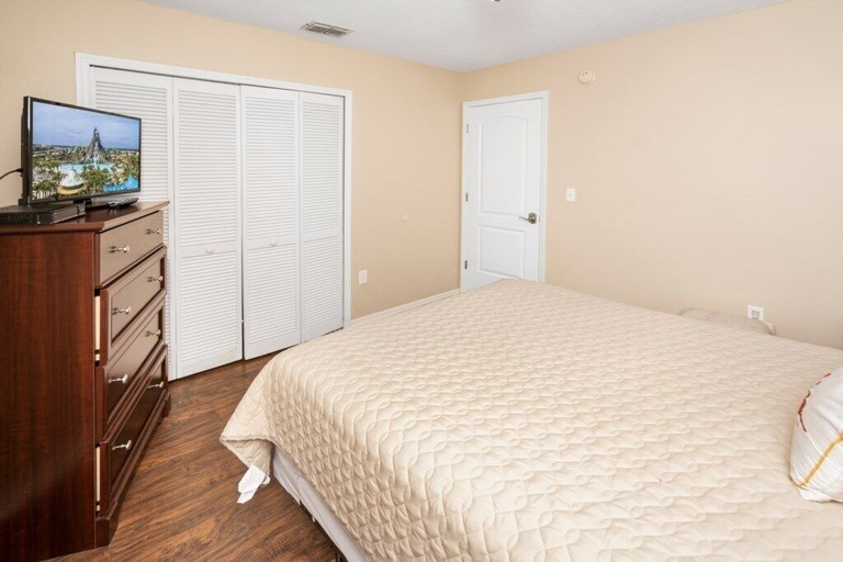 Bedroom 3, Wr001or 4 Bedroom Home by RedAwning, Polk