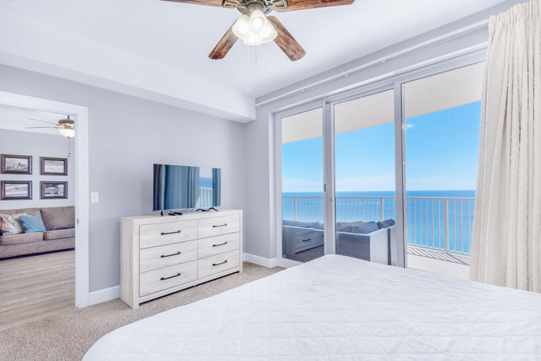Bedroom 1, Twin Palms 1701, Bay