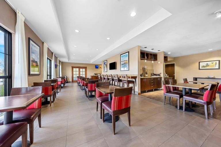 Food & Drinks 5, Comfort Inn & Suites West - Medical Center, Olmsted