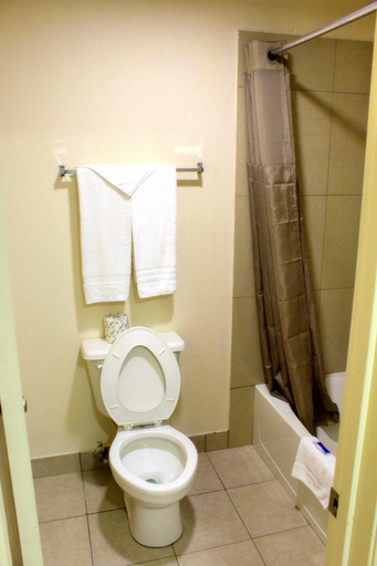 Bathroom 3, Motel 6 Winnie, TX, Chambers