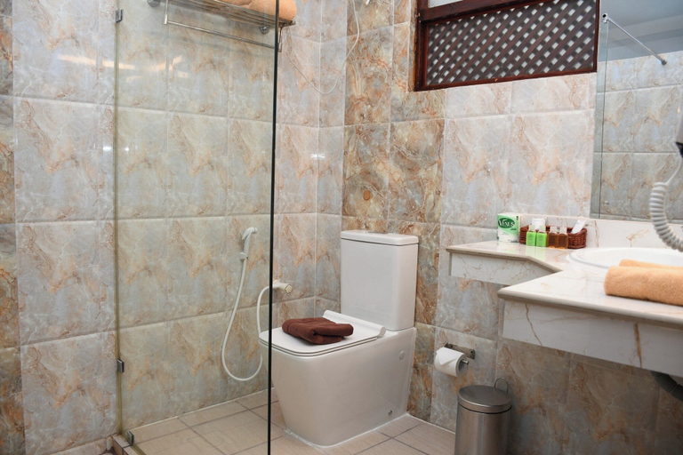 Bathroom 5, Hotel Lanka Super Corals, Hikkaduwa