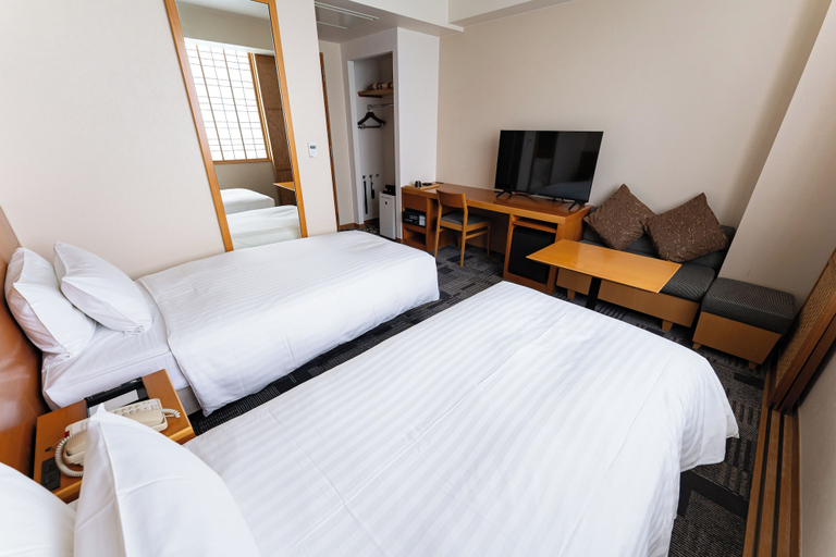 Bedroom 2, Nara Kenko Land Plaza Hotel, Tenri