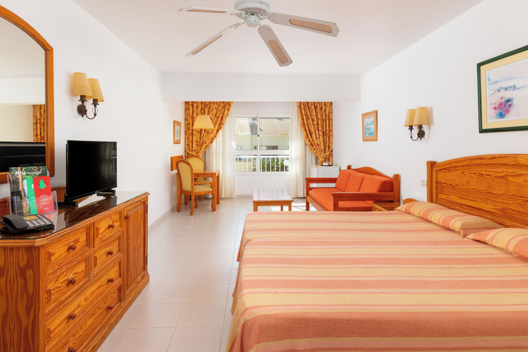 Bedroom 2, Hotel Riu Oliva Beach Resort - All Inclusive, Las Palmas