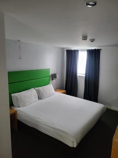 Bedroom 2, Redwings Lodges Birmingham, Sandwell