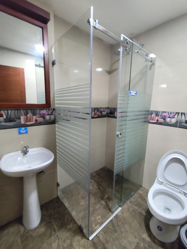 Bathroom 2, Hostal California AC-DC, Baños