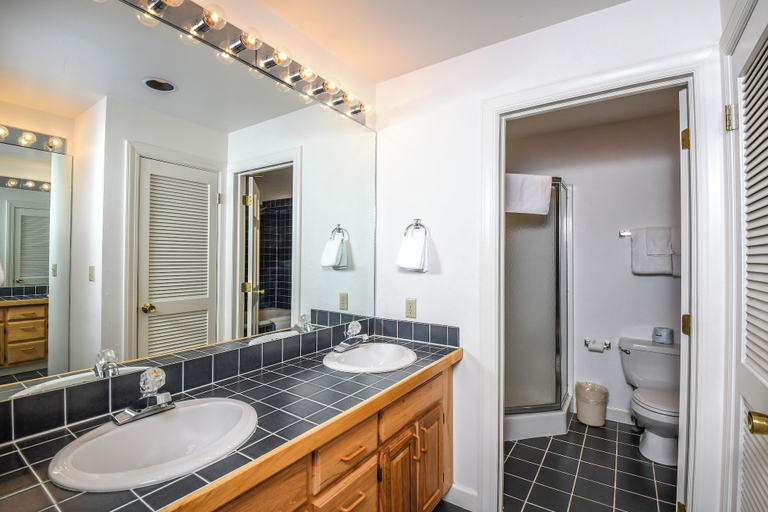 Bathroom, Sunrise by Taylor Made Deep Creek, Garrett