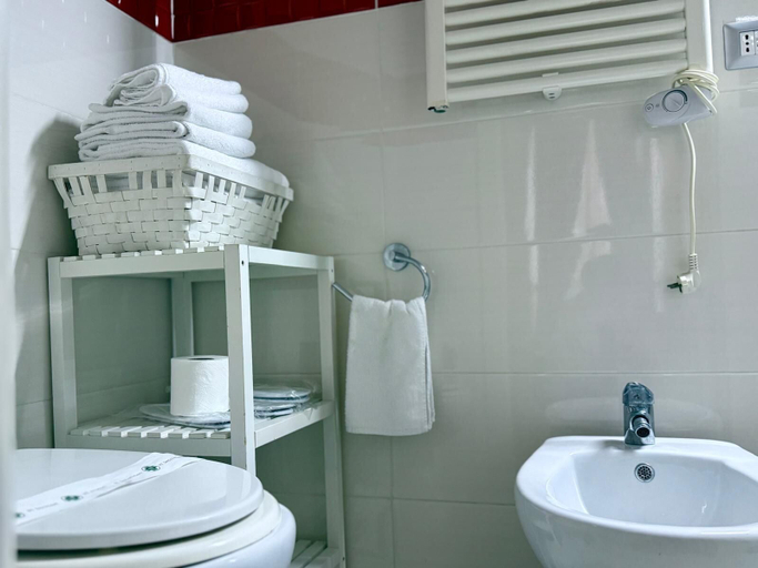 Bathroom 5, Chiaia Suites, Napoli
