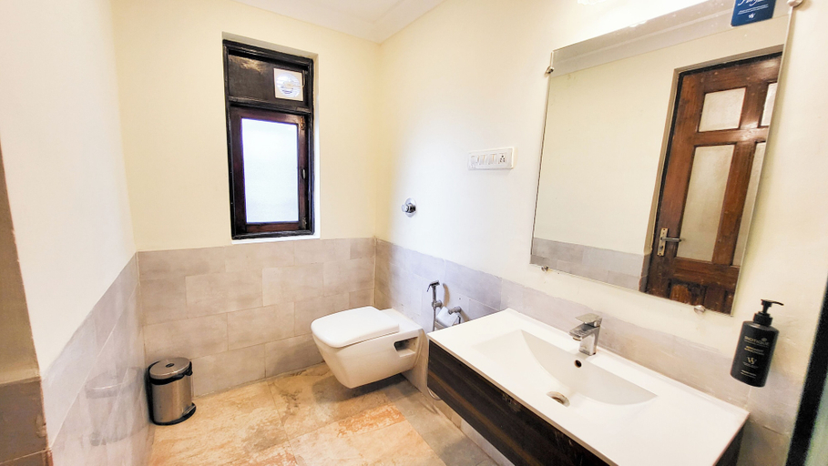 Bathroom 4, Stone Wood River Front, North Goa