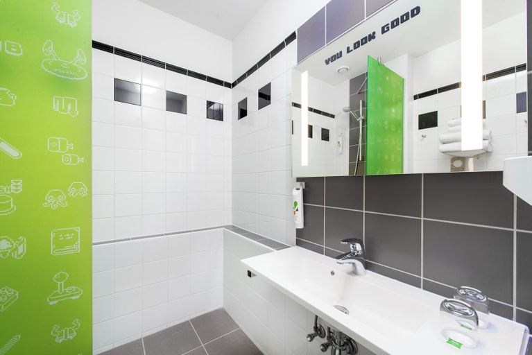 Bathroom 4, ibis Styles Budapest Center, Budapesti