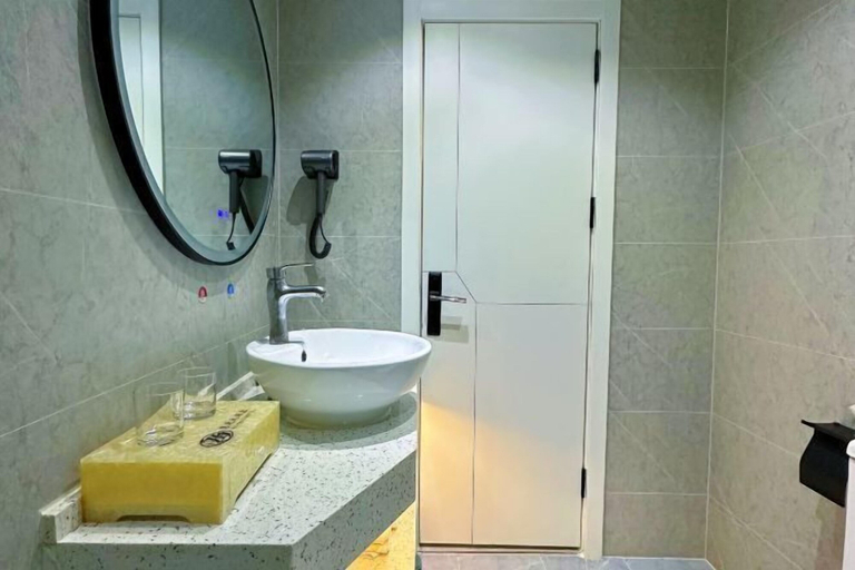 Bathroom 5, Huiqian Hotel (Zhaotong Fortune Store), Zhaotong