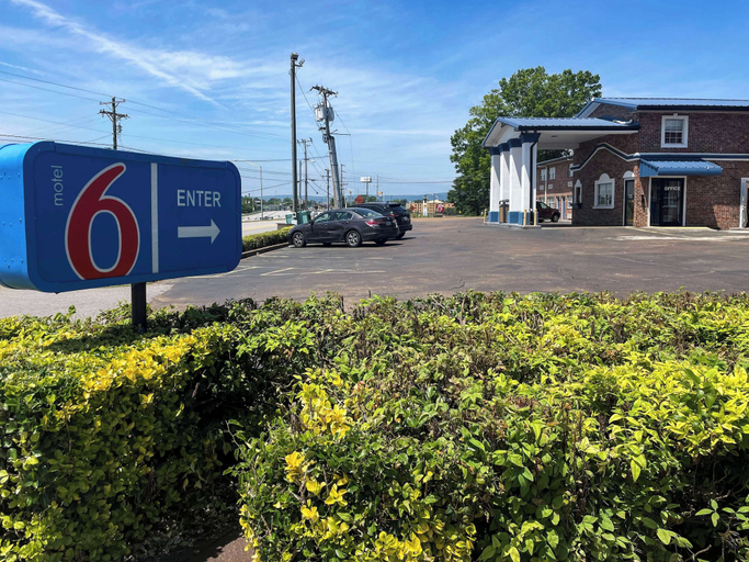 Exterior & Views 2, Motel 6 East Ridge, TN, Hamilton