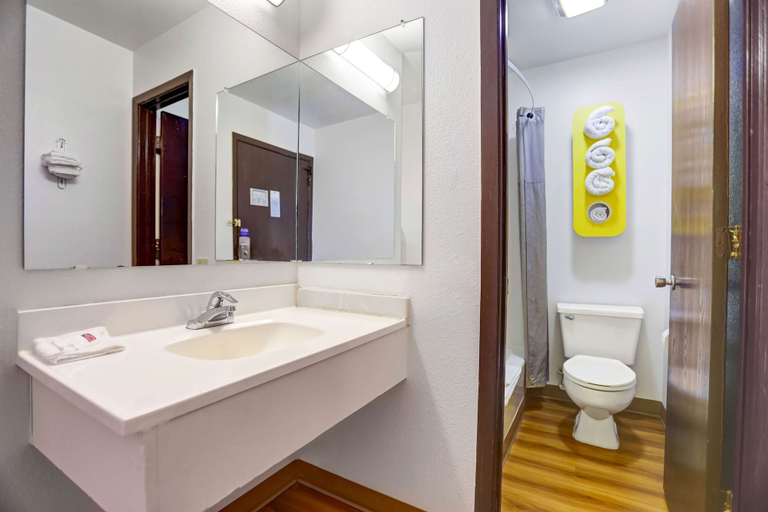 Bathroom 4, Motel 6 Truth Or Consequences, NM, Sierra