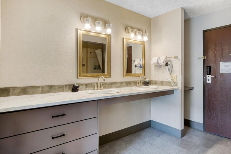 Bathroom 4, SureStay Plus by Best Western Montrose, Montrose