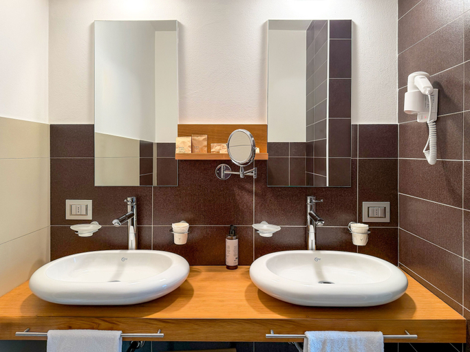Bathroom 3, Hotel Filanda, Padua