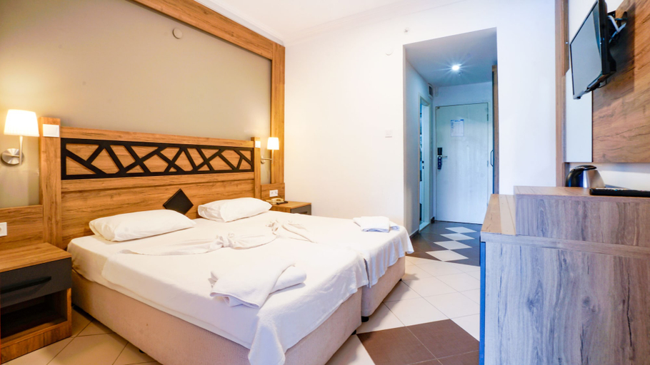 Bedroom 3, Istanbul Beach Hotel - All Inclusive, Kemer