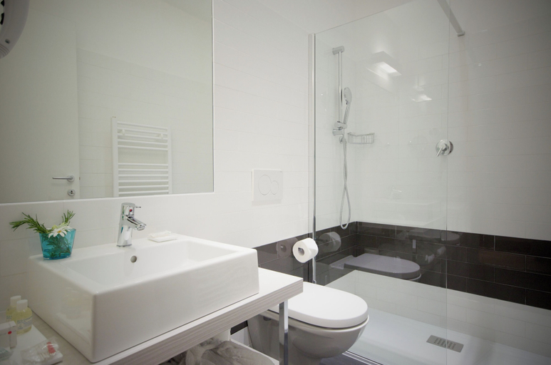 Bathroom 5, Hotel Luise, Trento