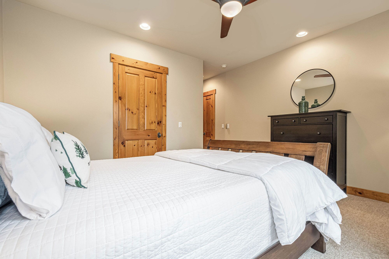 Bedroom 3, Bet Your Ace by Taylor Made Deep Creek, Garrett