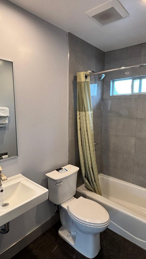 Bathroom 4, Budget inn Whittier, Los Angeles