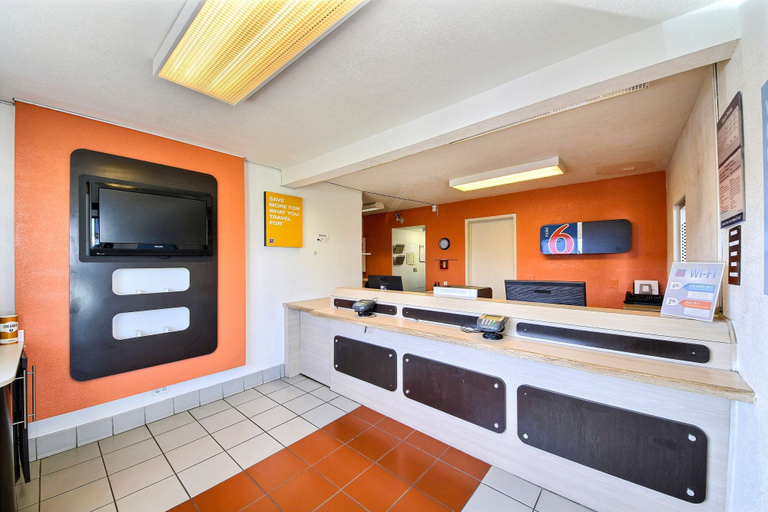 Bathroom 4, Motel 6 Laredo, TX - South, Webb