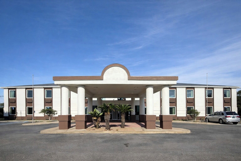 Exterior & Views 1, Regency Inn and Suites, Santa Rosa