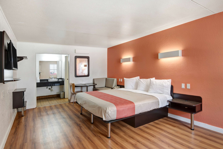 Bedroom 3, Motel 6 Dallas, TX - Forest Lane, Dallas