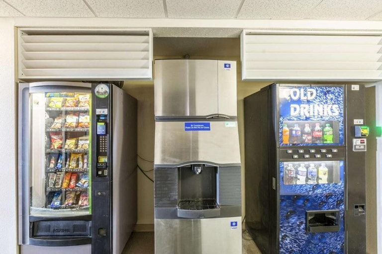Food & Drinks 5, Motel 6 Percival, IA, Fremont