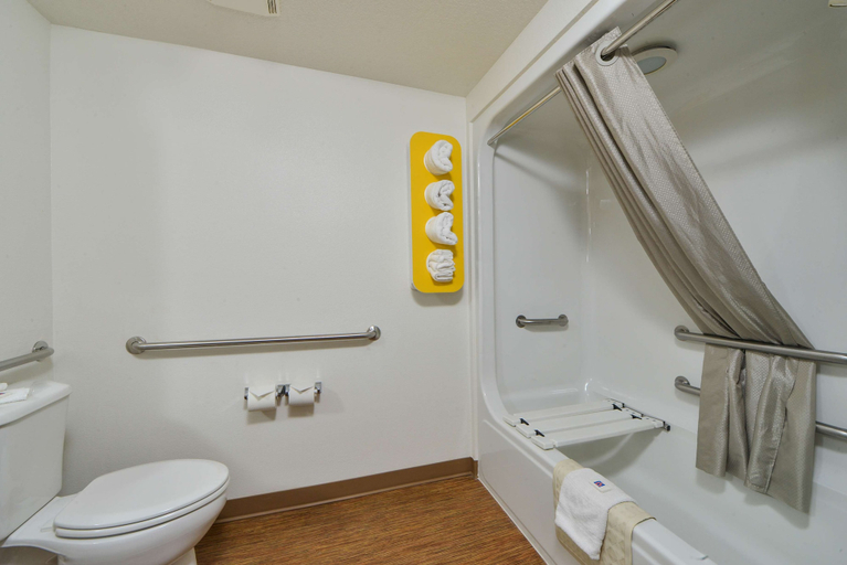 Bathroom 3, Motel 6 Meridian Id, Ada