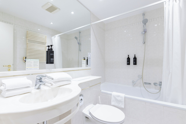 Bathroom 5, Garner Hotel Friedrichshafen by IHG, Bodenseekreis