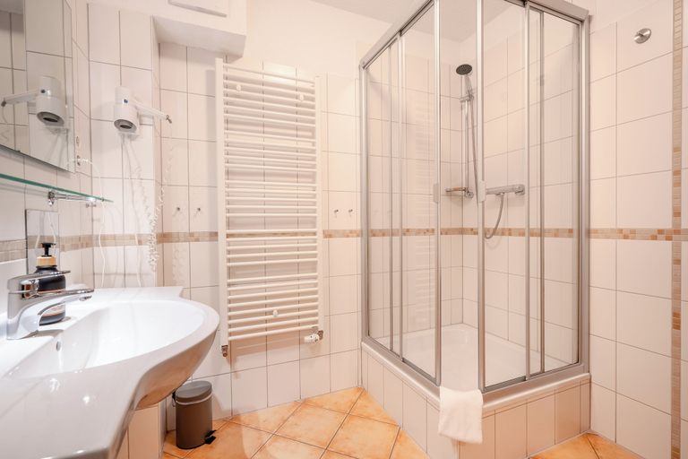 Bathroom 3, Hotelpark Bodetal, Harz