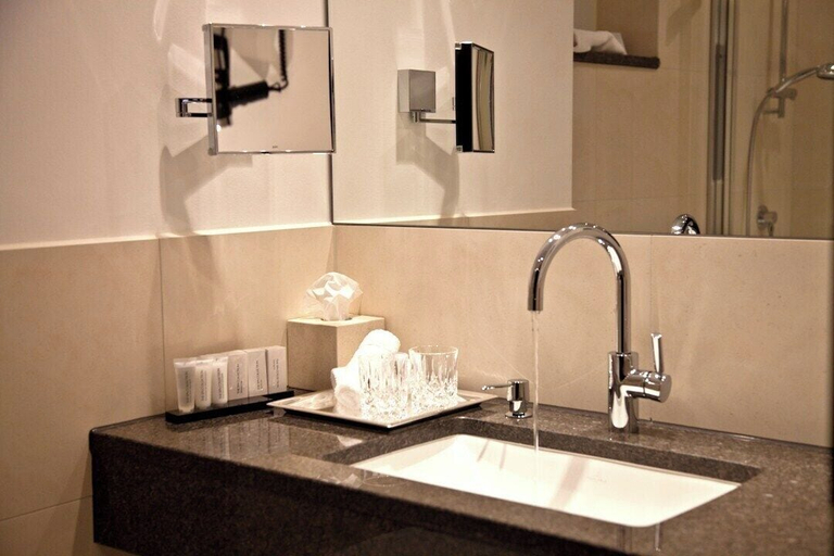 Bathroom 3, Favor Hotel Königsallee, Düsseldorf