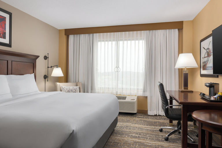 Bedroom 4, DoubleTree by Hilton Cincinnati Airport, Boone