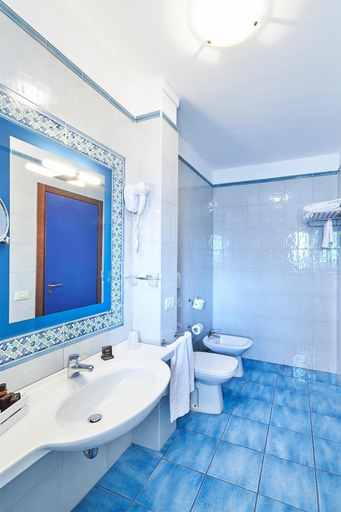 Bathroom 5, CDSHotels Pietrablu Resort & SPA, Bari