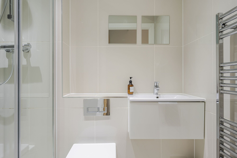 Bathroom 3, Parkway House, Essex