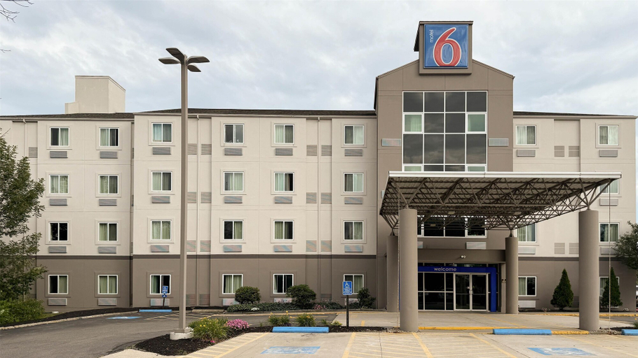 Exterior & Views 2, Motel 6 Portsmouth, NH, Rockingham