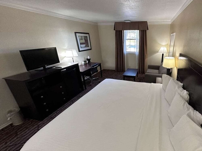 Bedroom 5, Motel 6 Dallas, TX – Downtown, Dallas