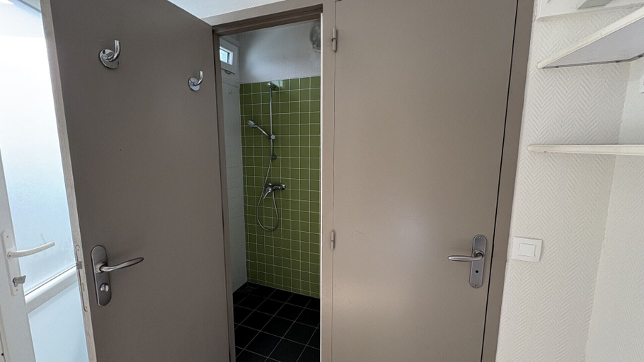 Bathroom 4, VVF Cotentin Îles anglo-normandes, Port Bail, Manche
