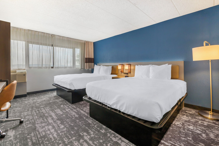 Bedroom 3, Comfort Inn & Suites Madison - Airport, Dane
