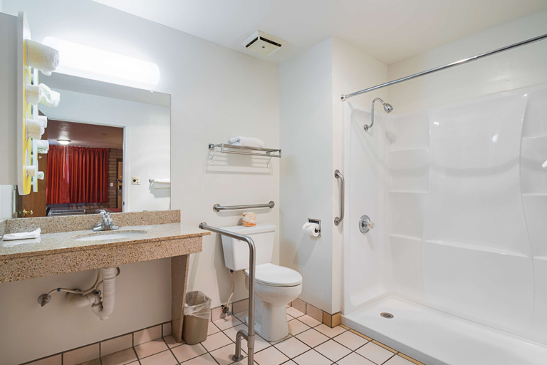 Bathroom 4, Motel 6 Safford, AZ, Graham