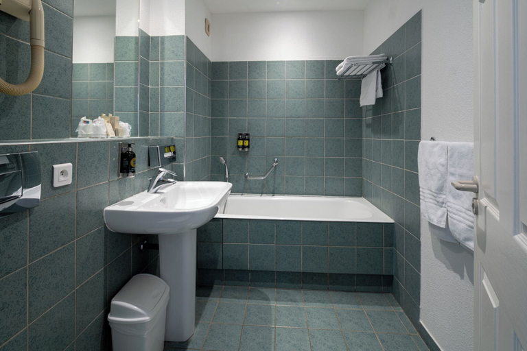 Bathroom 4, Excelsior, Var