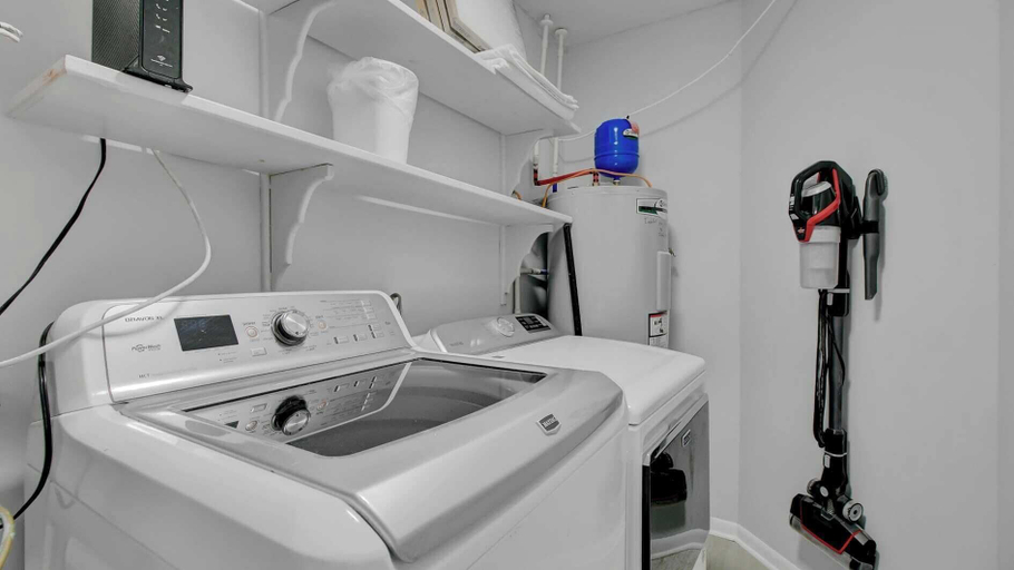 Bathroom 5, 207 Summerhouse by Avantstay Beachfront Community w/ Ocean Views!, Charleston