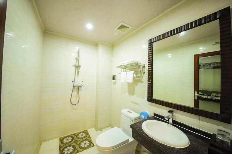 Bathroom 4, Jinhuang Hotel, Zhuhai