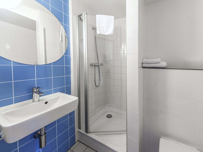 Bathroom 5, B&B Hotel Leipzig-Nord, Leipzig