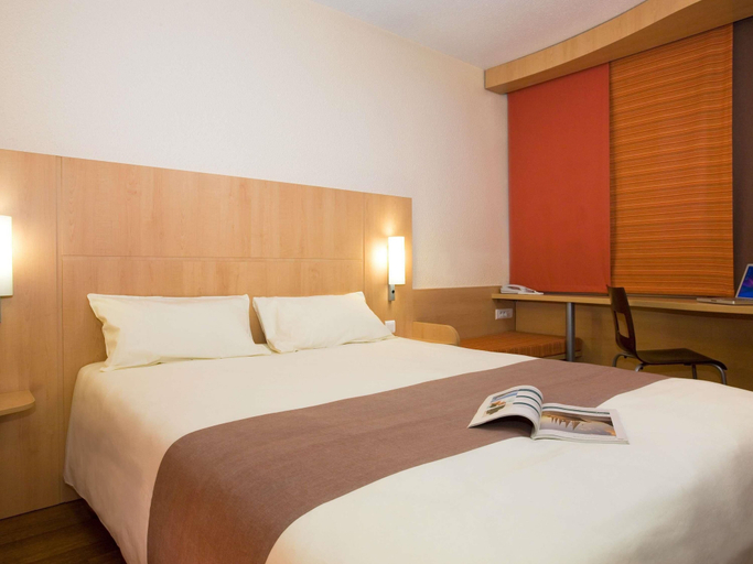 Bedroom 4, ibis Karlsruhe Hauptbahnhof, Karlsruhe