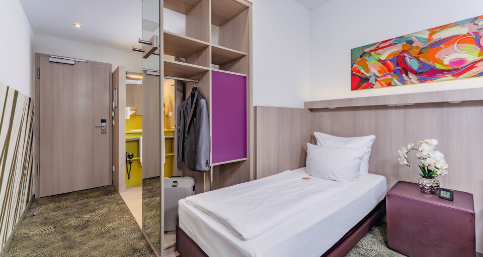 Bedroom 3, PLAZA INN Bad Rappenau, Heilbronn