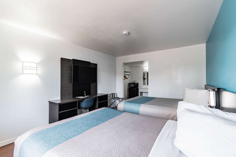 Bedroom 2, Motel 6 Tampa, FL, Hillsborough