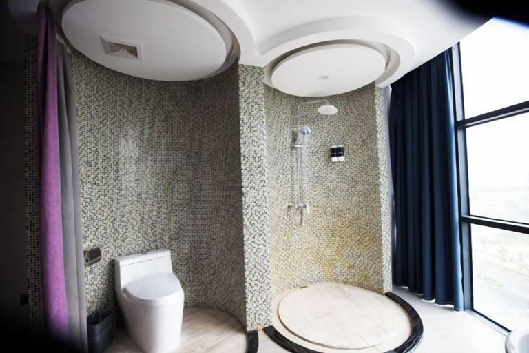 Bathroom 4, New Oriental Hotel, Hainan