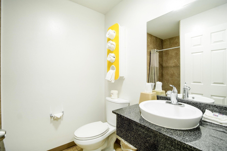 Bathroom 5, Studio 6 Extended Stay - Augusta, GA - Fort Gordon, Richmond